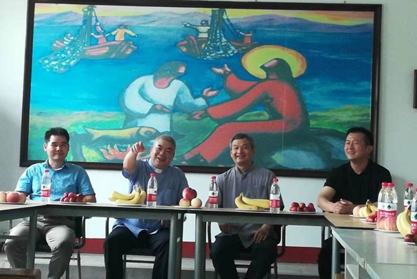 甘主教与神学院李占江神父等座谈 (2)_副本.jpg